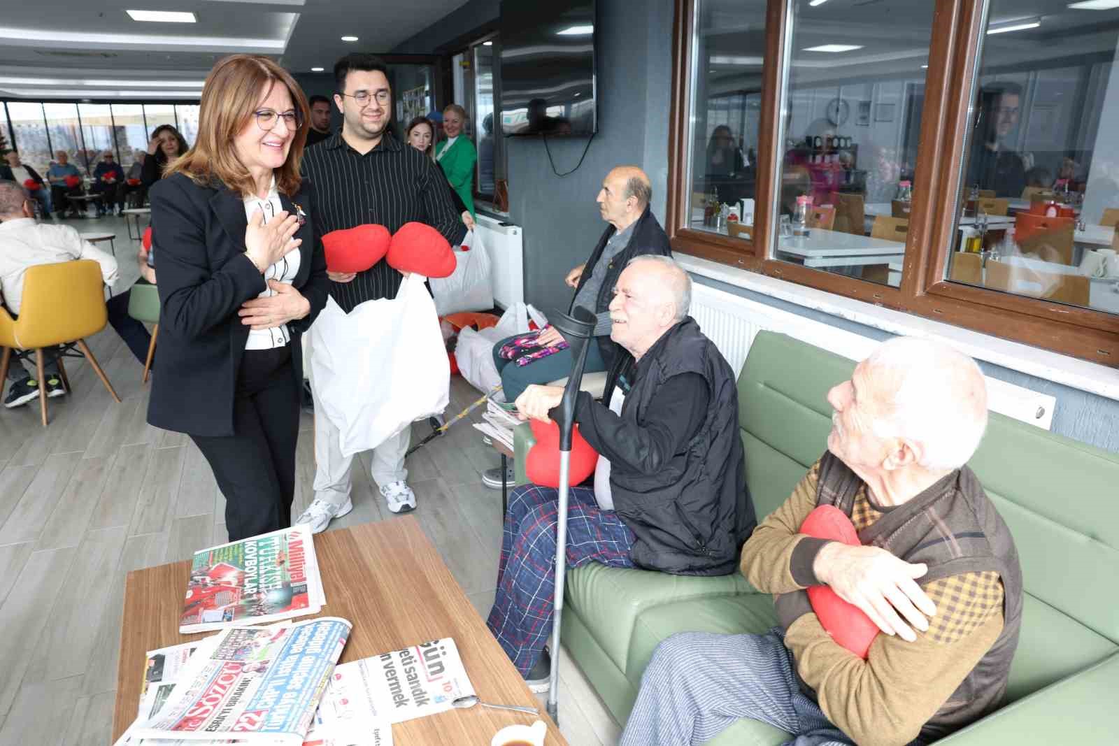 Nilüferli kadınlardan huzurevi sakinlerine gönül köprüsü
