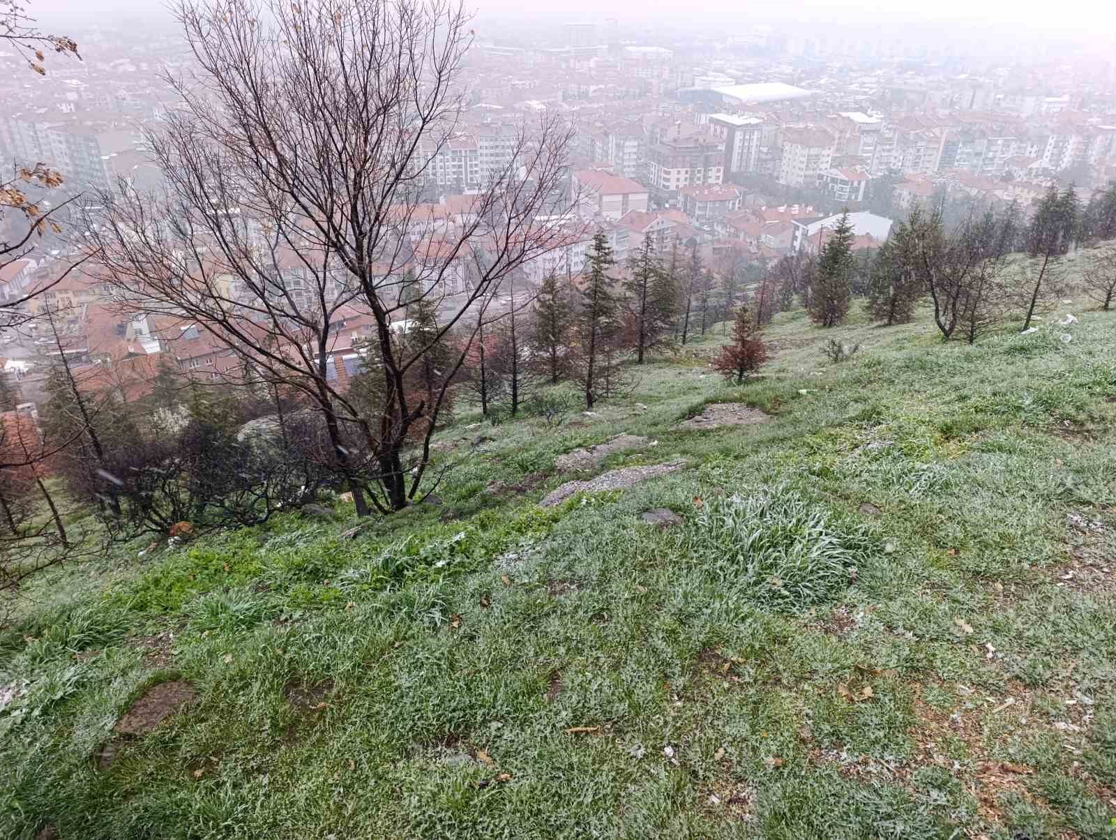 Nisan ayında Afyonkarahisar’a kar sürprizi
