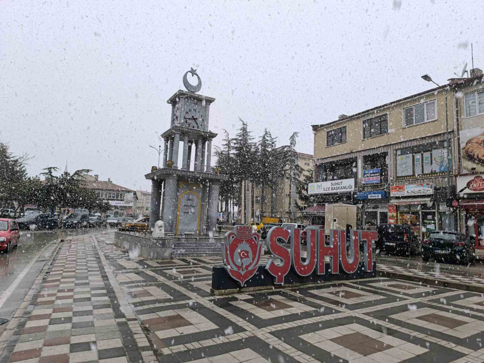 Nisan ayında Afyonkarahisar’a kar sürprizi
