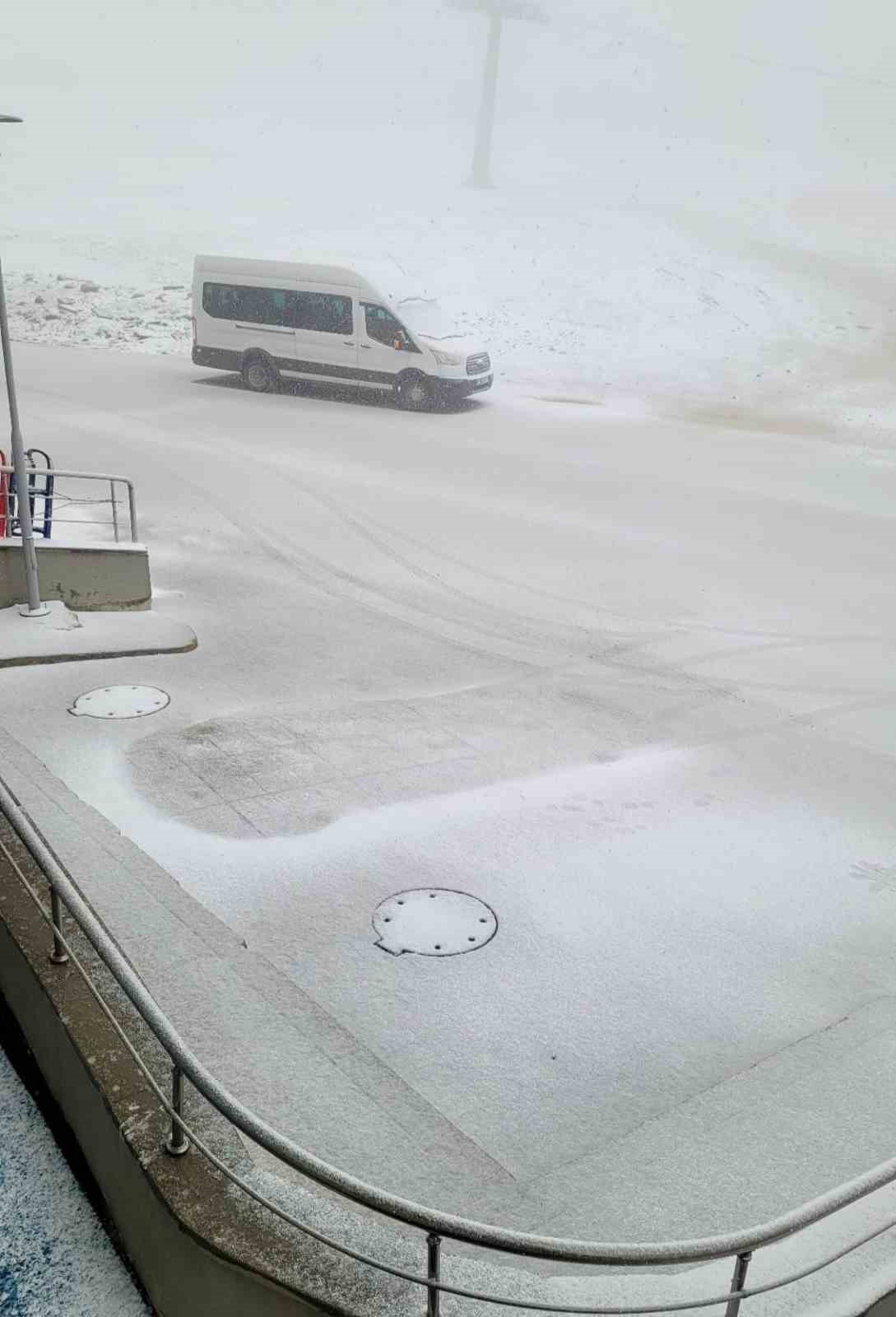 Nisan ortasında kış sürprizi: Akdağ yeniden beyaza büründü
