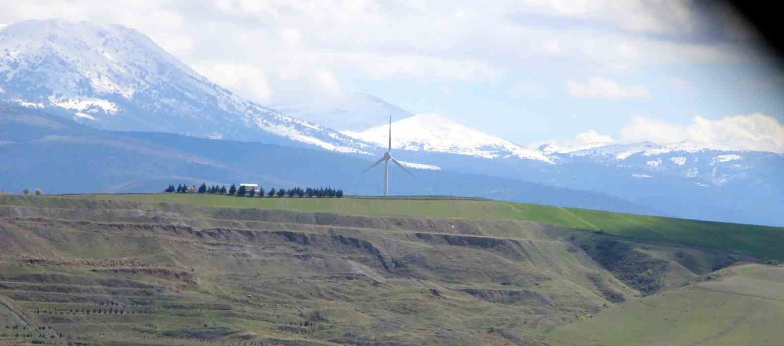 Nisan sürprizi: Amasya’nın zirveleri beyaza büründü
