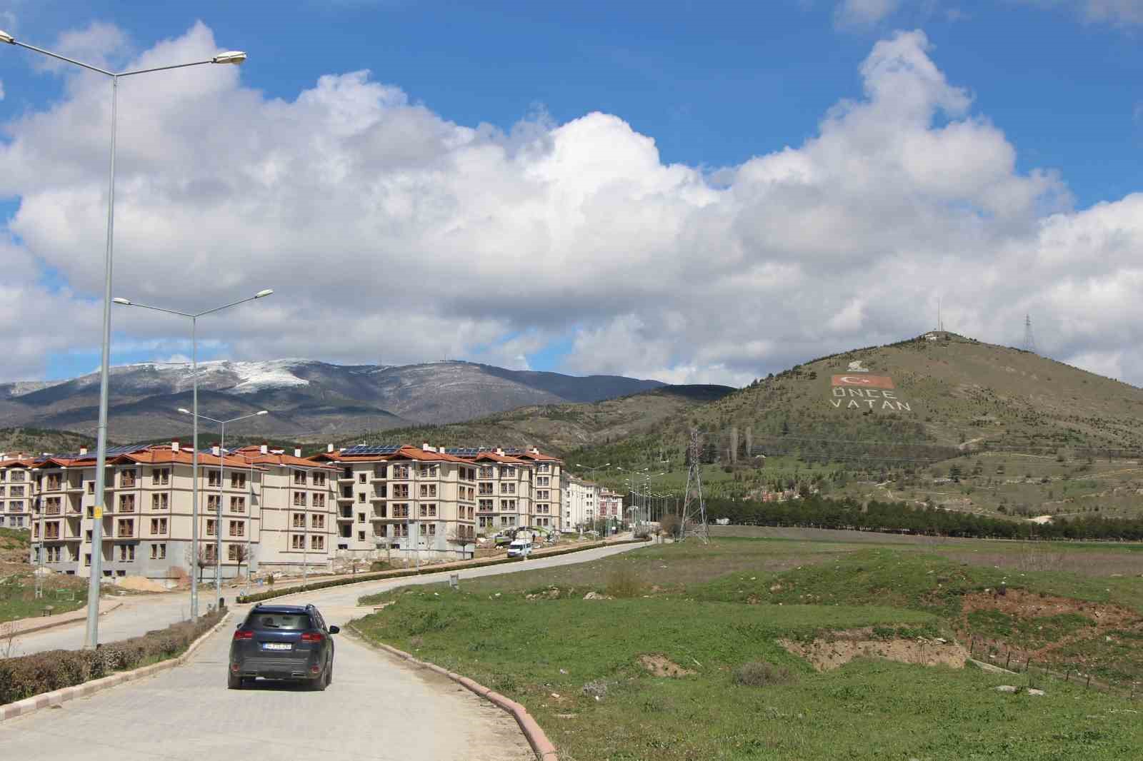 Nisan sürprizi: Amasya’nın zirveleri beyaza büründü
