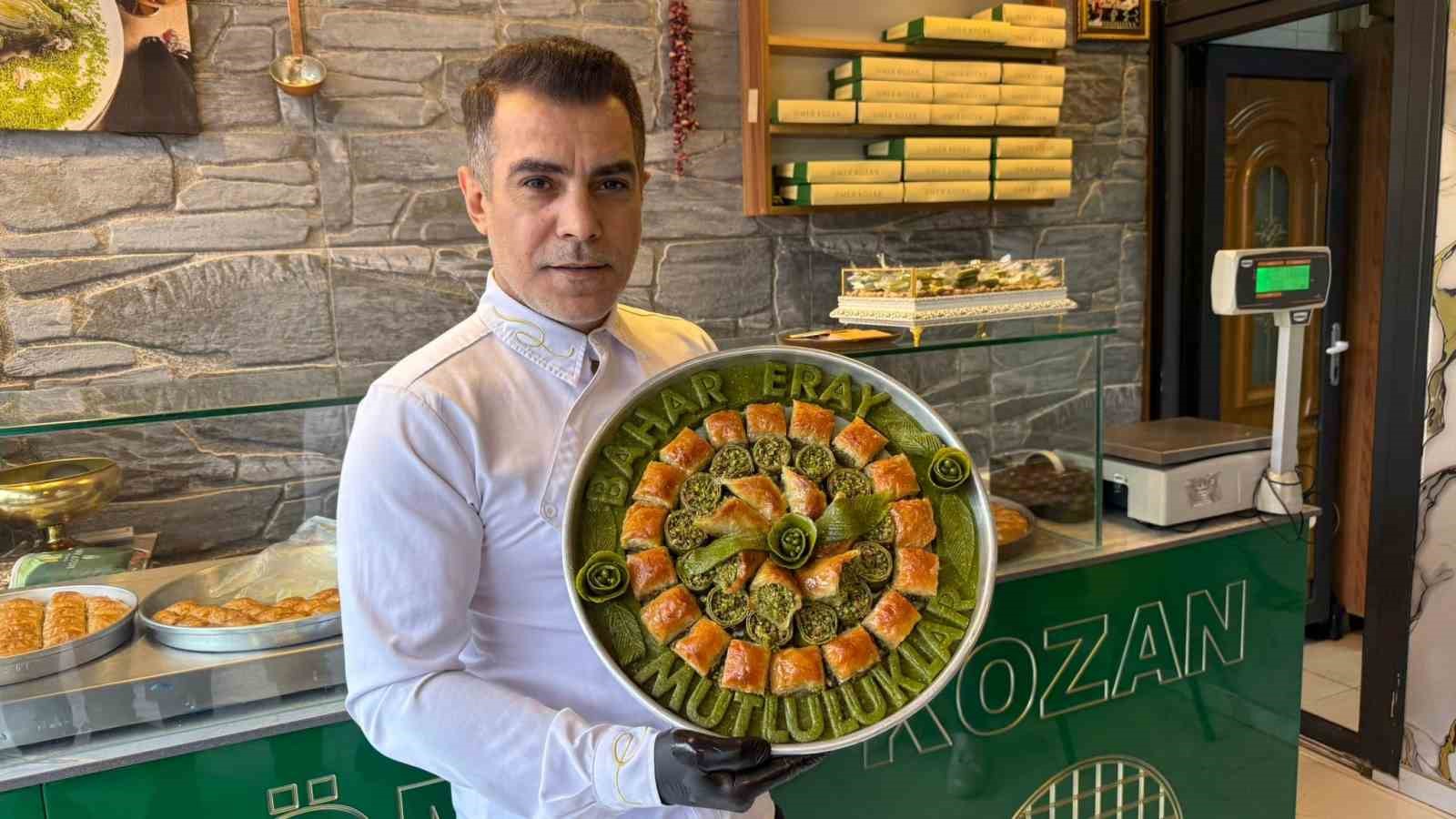 Nişan ve kız istemelerinde yeni trend: Baklava tepsisi
Nişan ve kız istemelerinde yeni trend: Baklava tepsisi