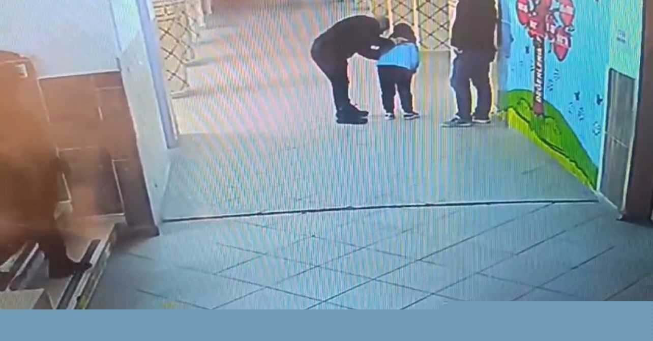 Nöbetçi öğretmen Heimlich manevrası ile öğrenciyi hayata döndürdü
