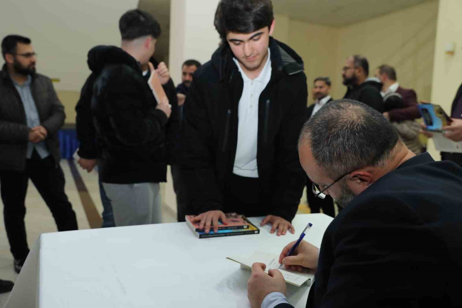 NÖHÜ’de "Kayıp Coğrafya’nın İzinde: Kudüs ve Doğu Türkistan" konferansına yoğun ilgi
