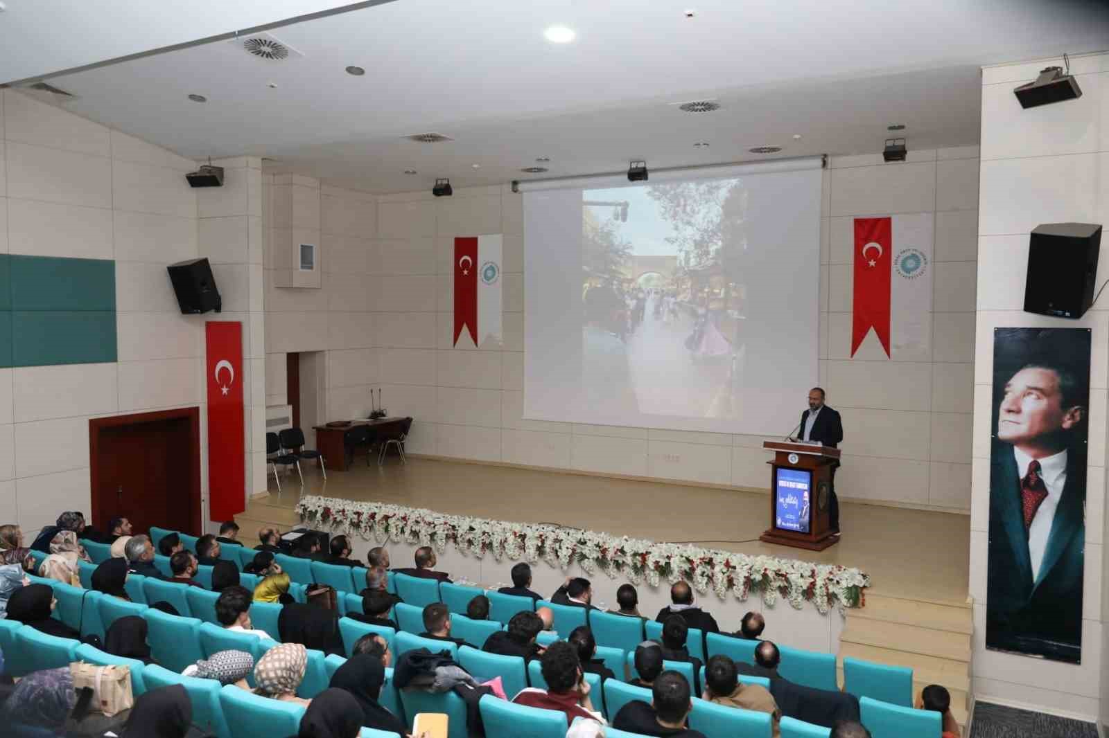NÖHÜ’de "Kayıp Coğrafya’nın İzinde: Kudüs ve Doğu Türkistan" konferansına yoğun ilgi

