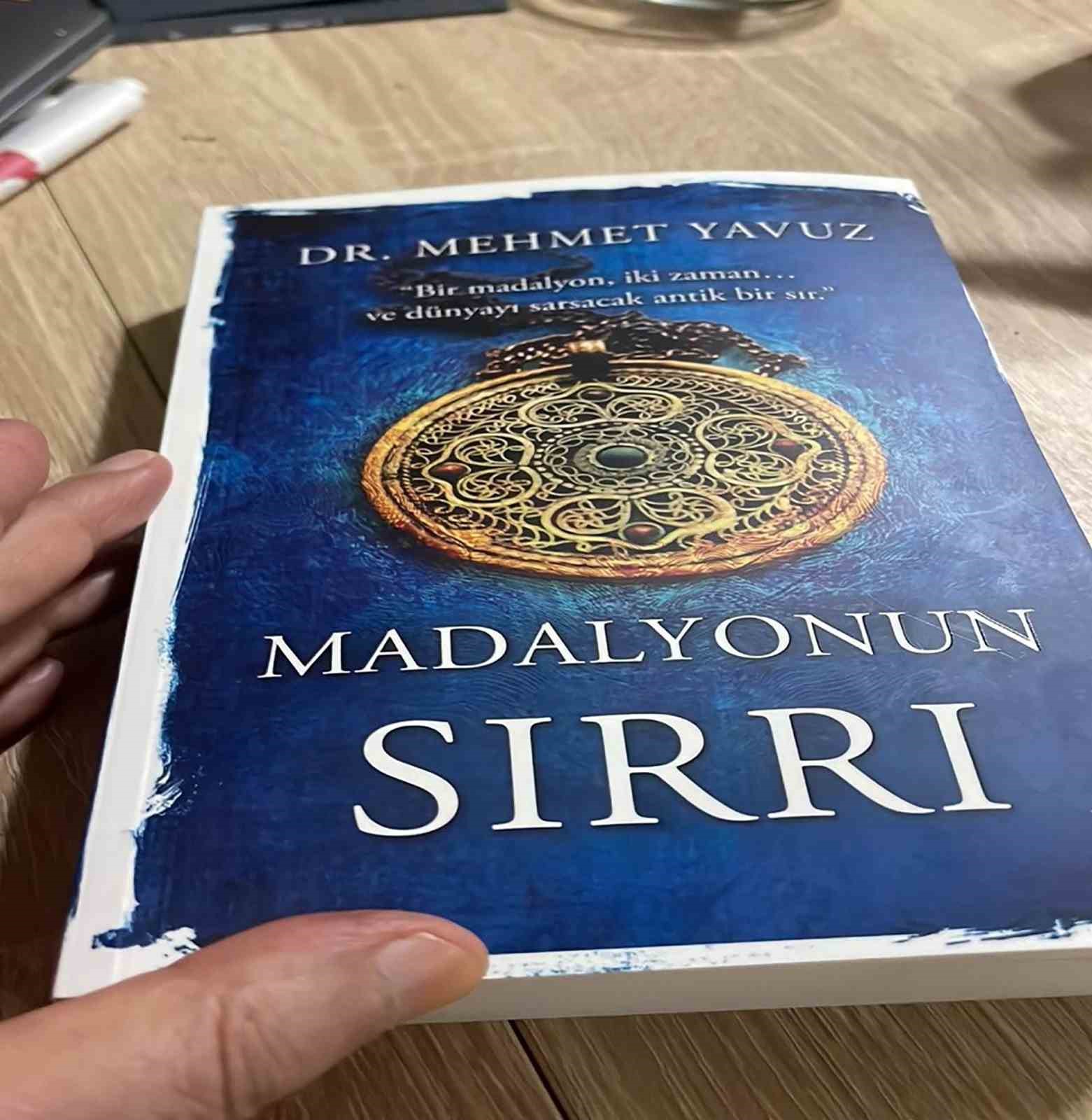 Nörolog Dr. Mehmet Yavuz’un ilk romanı: "Madalyonun Sırrı"
Nörolog Dr. Mehmet Yavuz’un ilk romanı: "Madalyonun Sırrı"