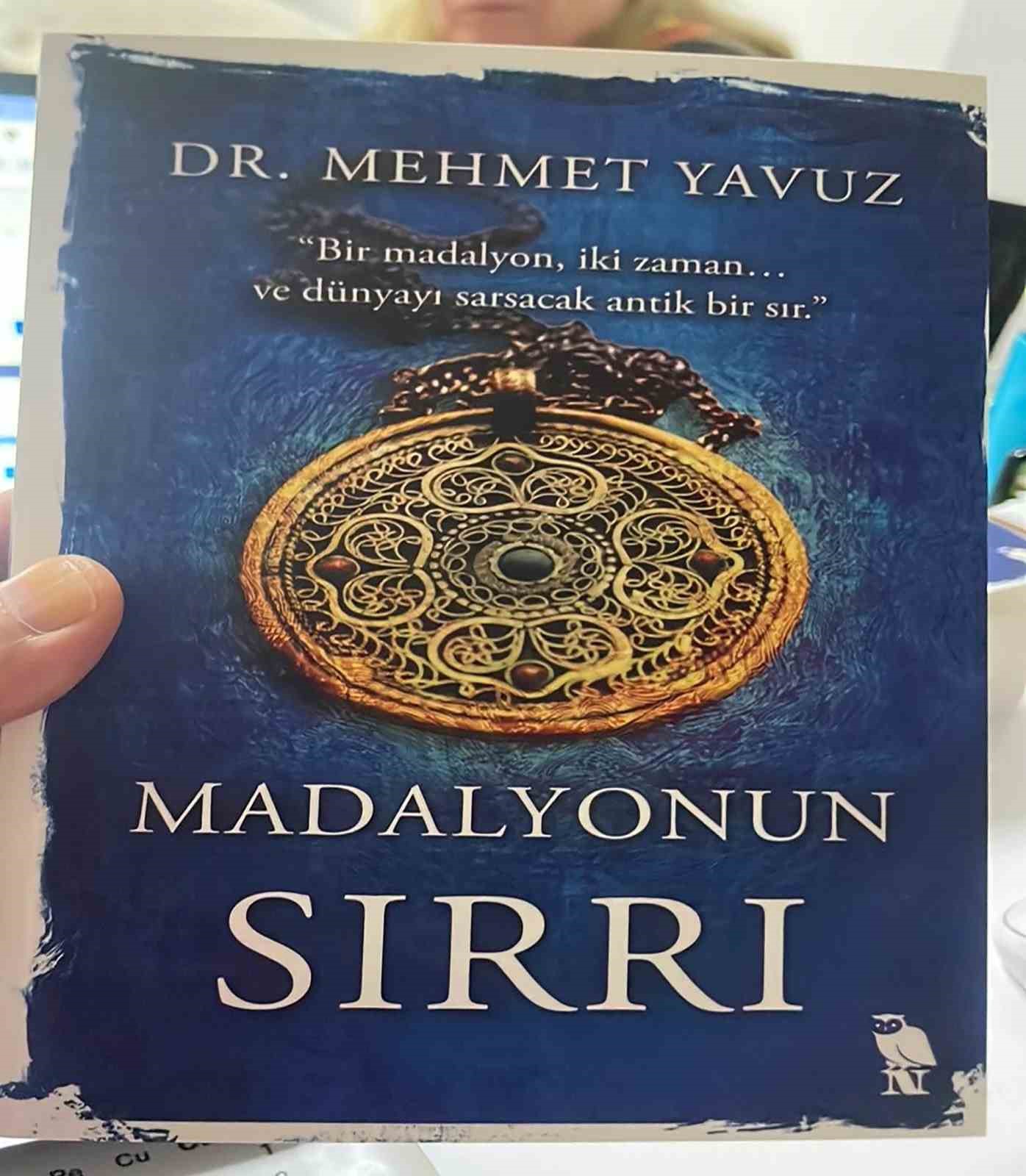 Nörolog Dr. Mehmet Yavuz’un ilk romanı: "Madalyonun Sırrı"
Nörolog Dr. Mehmet Yavuz’un ilk romanı: "Madalyonun Sırrı"