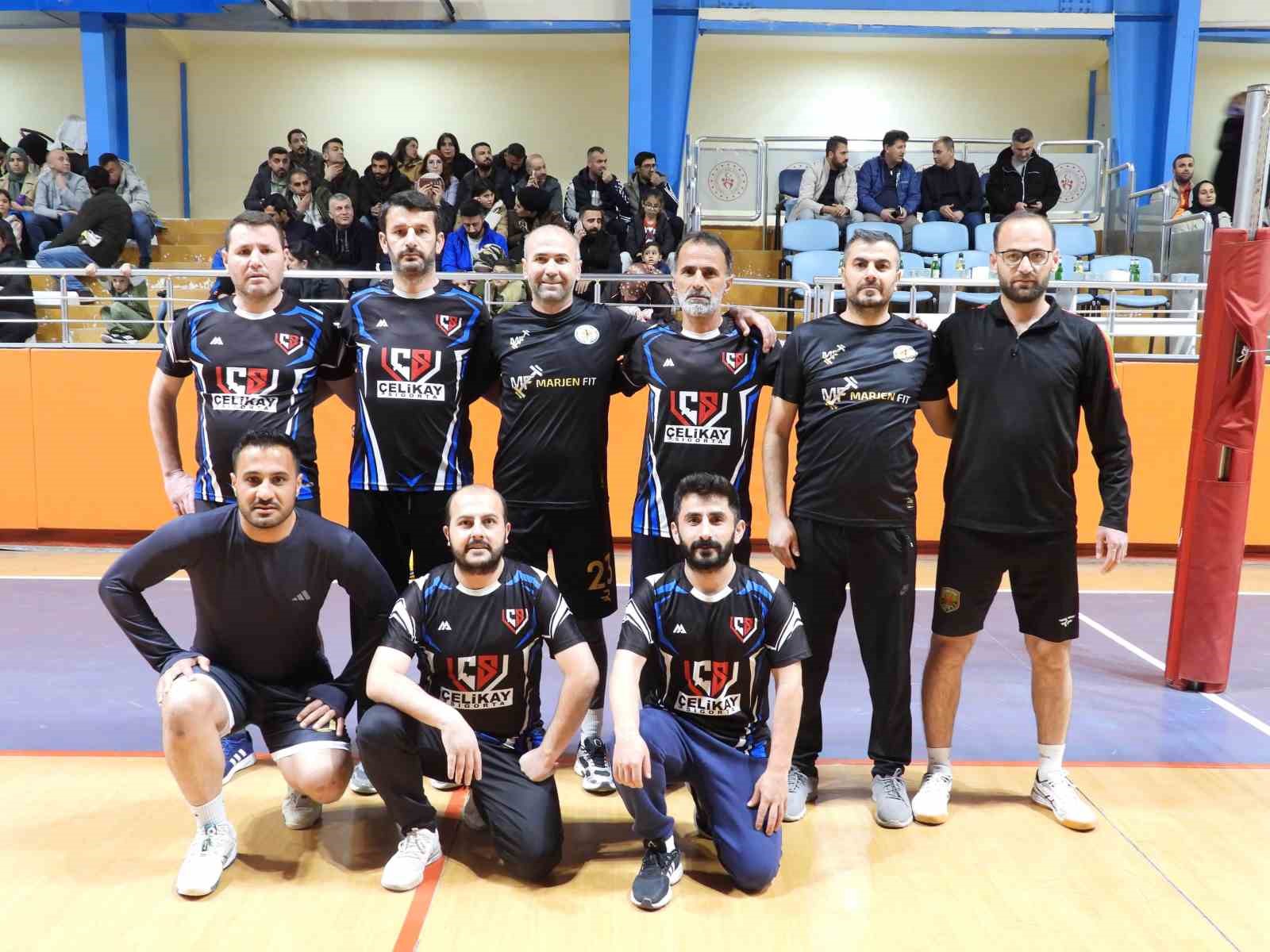 Nusaybin’de kurumlar arası voleybol turnuvası sona erdi
