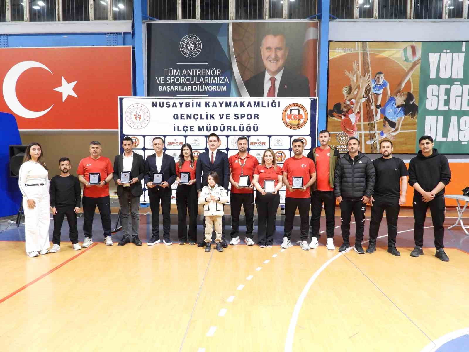 Nusaybin’de kurumlar arası voleybol turnuvası sona erdi
