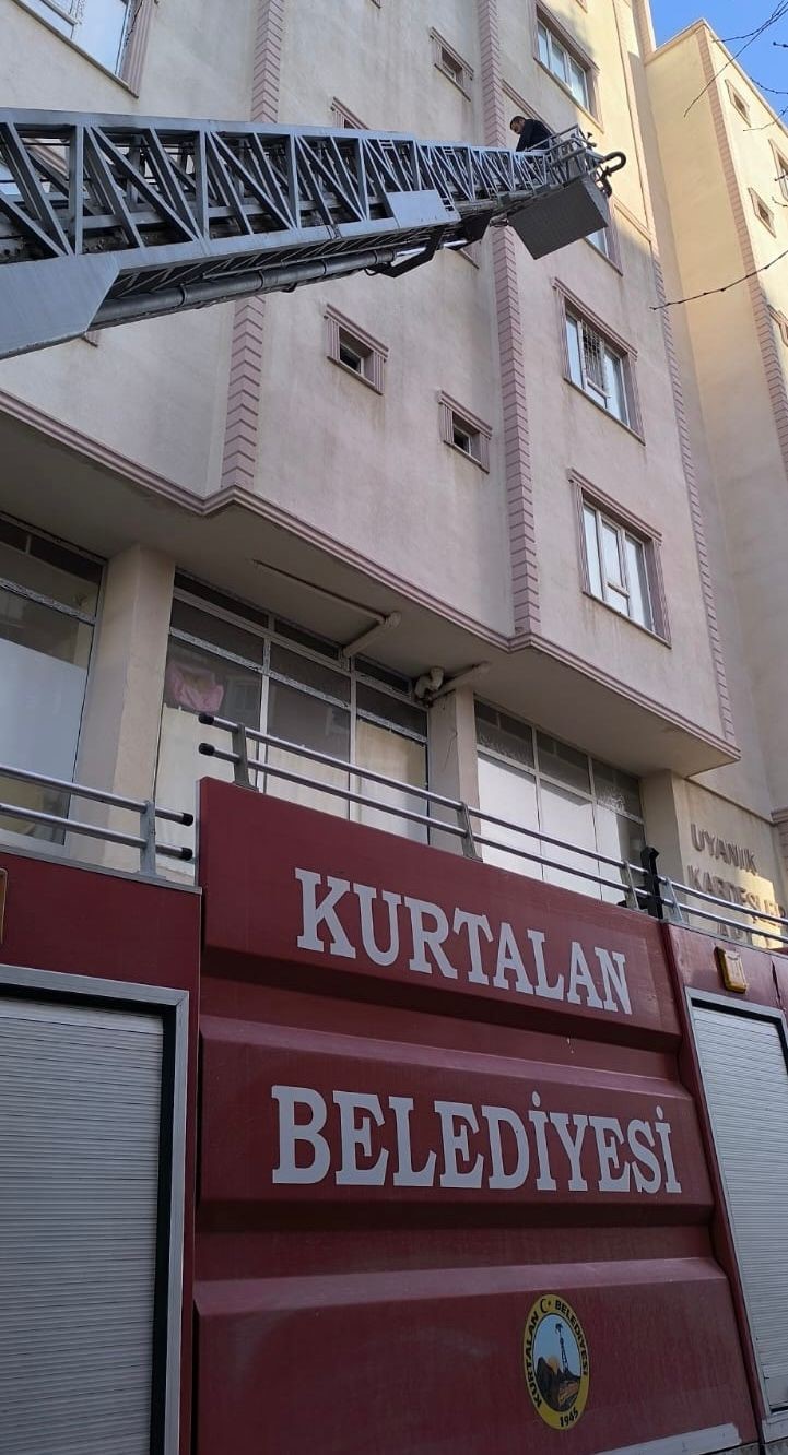 Ocakta unutulan yemek paniğe neden oldu
