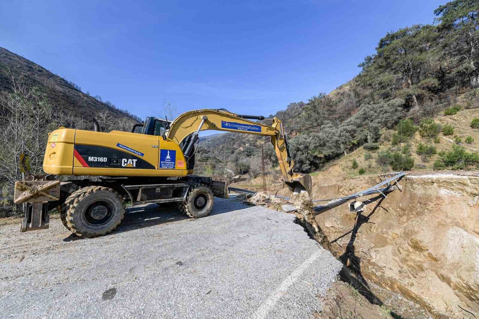 Ödemiş’te çöken yolda çalışmalar başladı
Ödemiş’te çöken yolda çalışmalar başladı