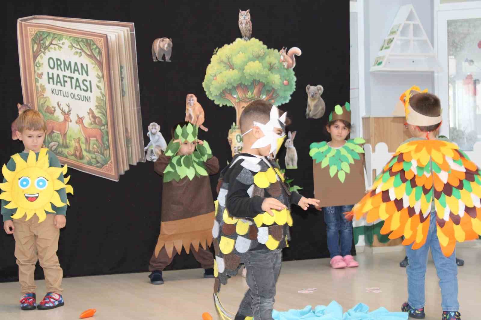 Ödemiş’te minik öğrencilere kitap kurdu madalyası
