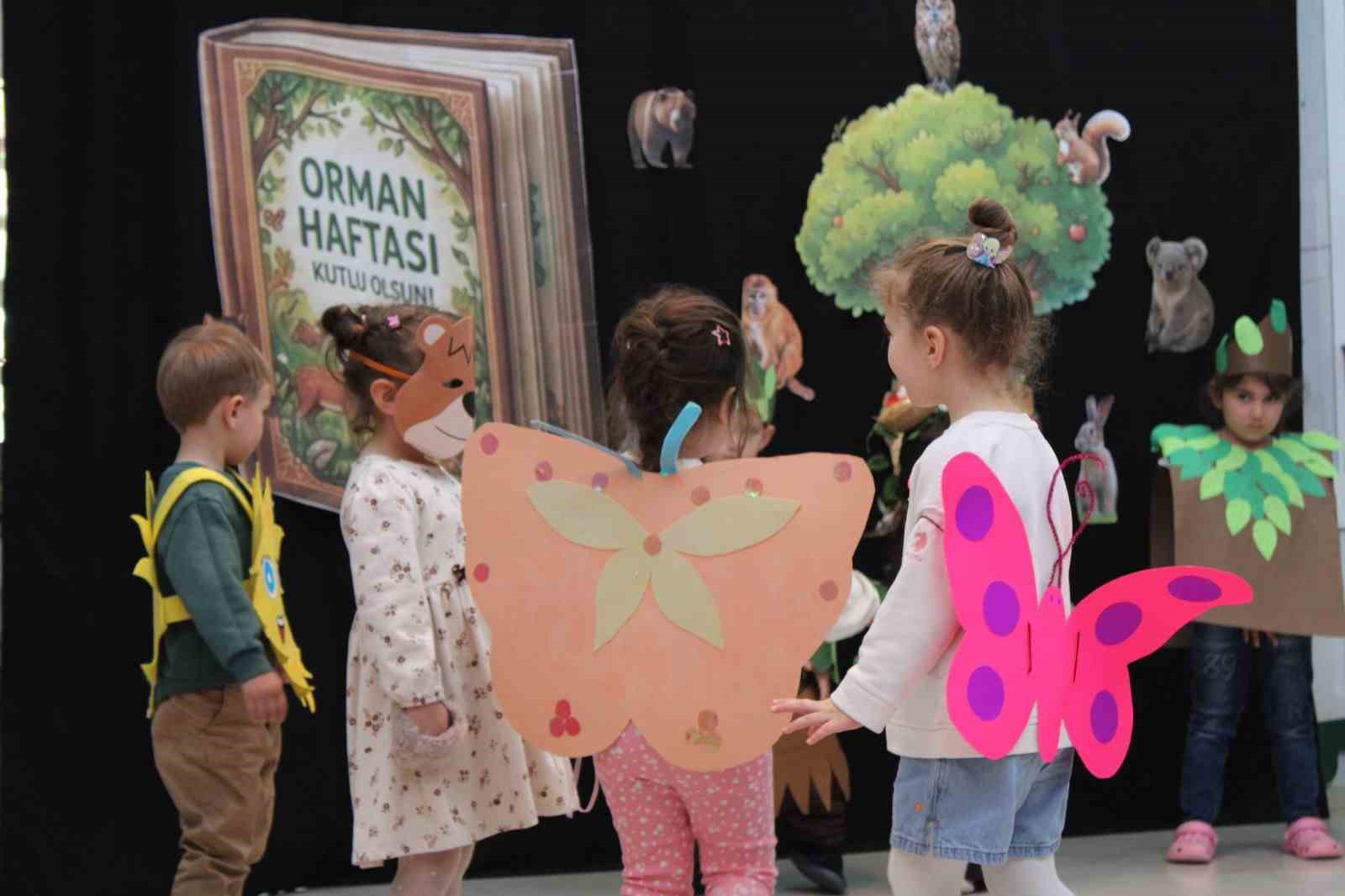 Ödemiş’te minik öğrencilere kitap kurdu madalyası
