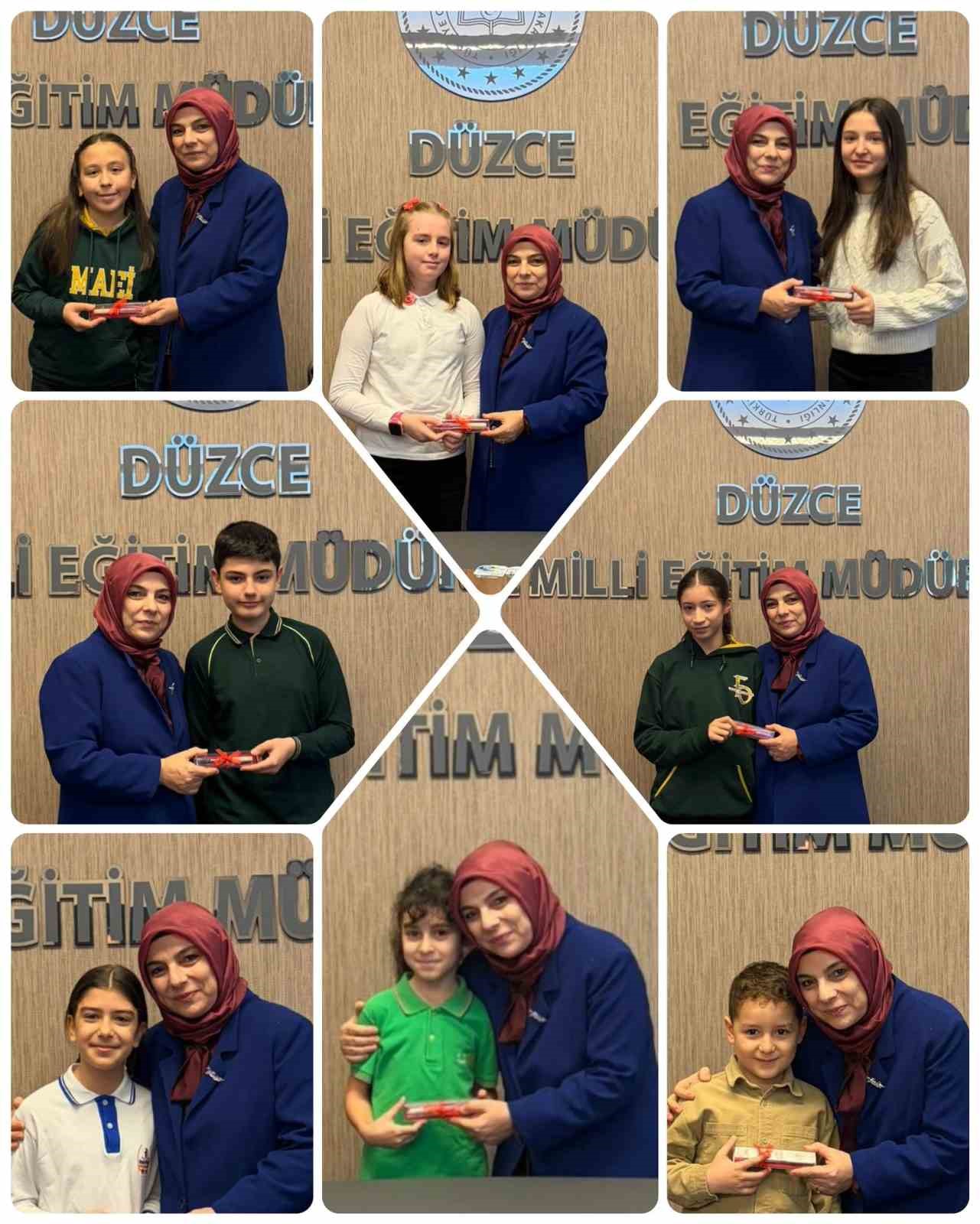 Ödüllerini aldılar
Ödüllerini aldılar