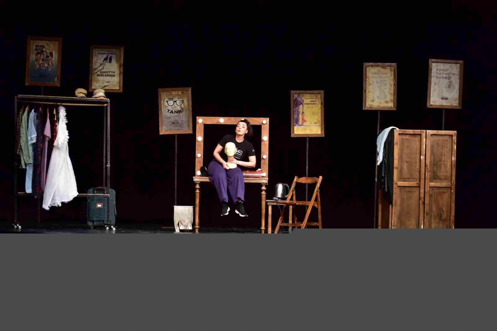 Ödüllü ‘Yan Rol’ Bursa’da ayakta alkışlandı
