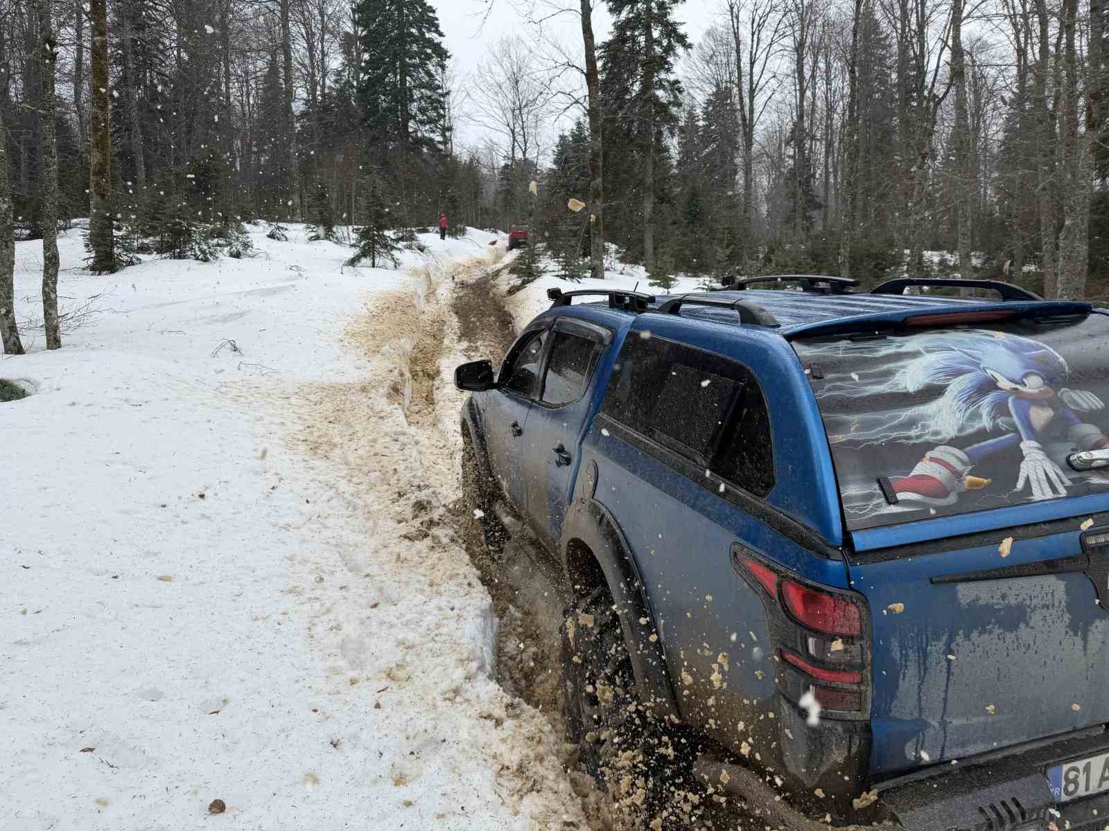 Off-Road tutkunları karla buluştu
