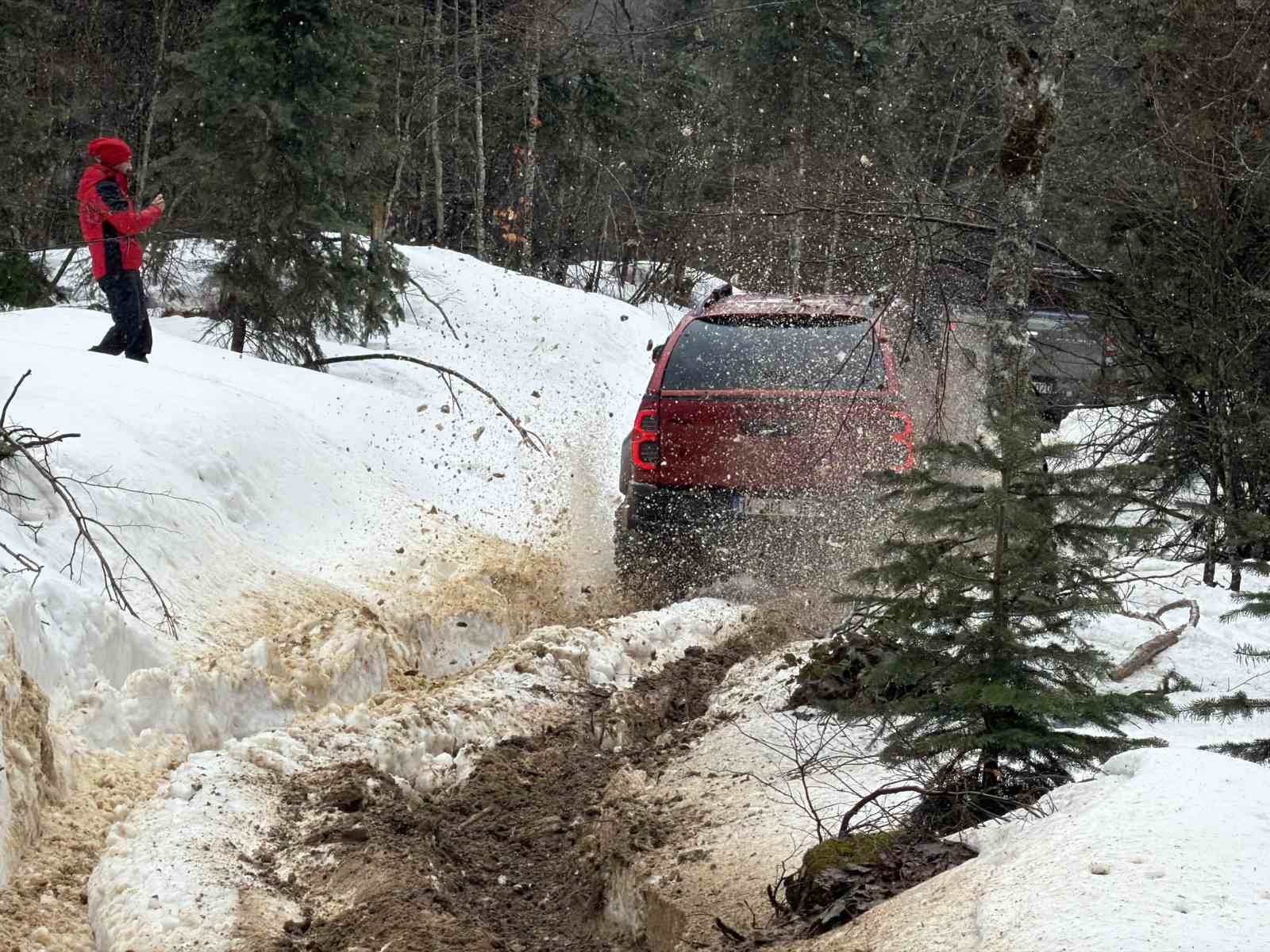 Off-Road tutkunları karla buluştu
