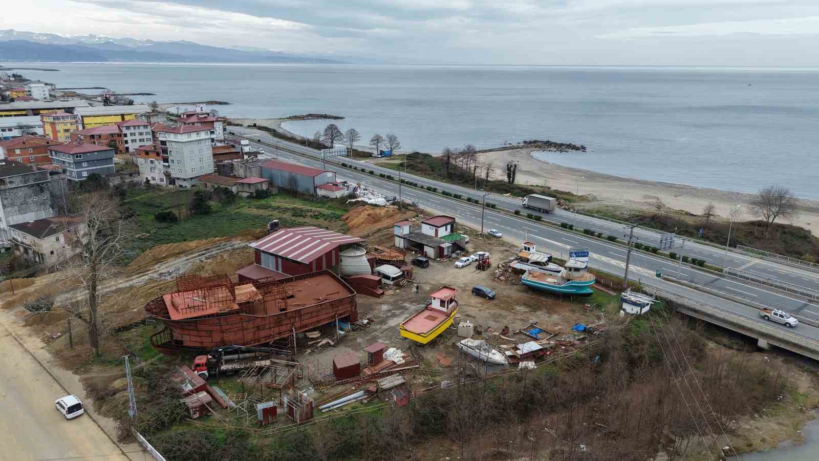 Of’tan Senegal’e balıkçı teknesi ihracatı
Of’tan Senegal’e balıkçı teknesi ihracatı
