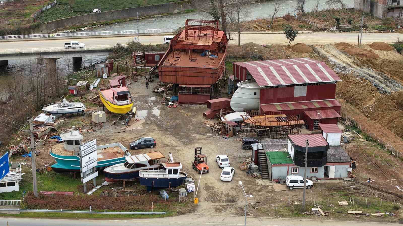 Of’tan Senegal’e balıkçı teknesi ihracatı
Of’tan Senegal’e balıkçı teknesi ihracatı