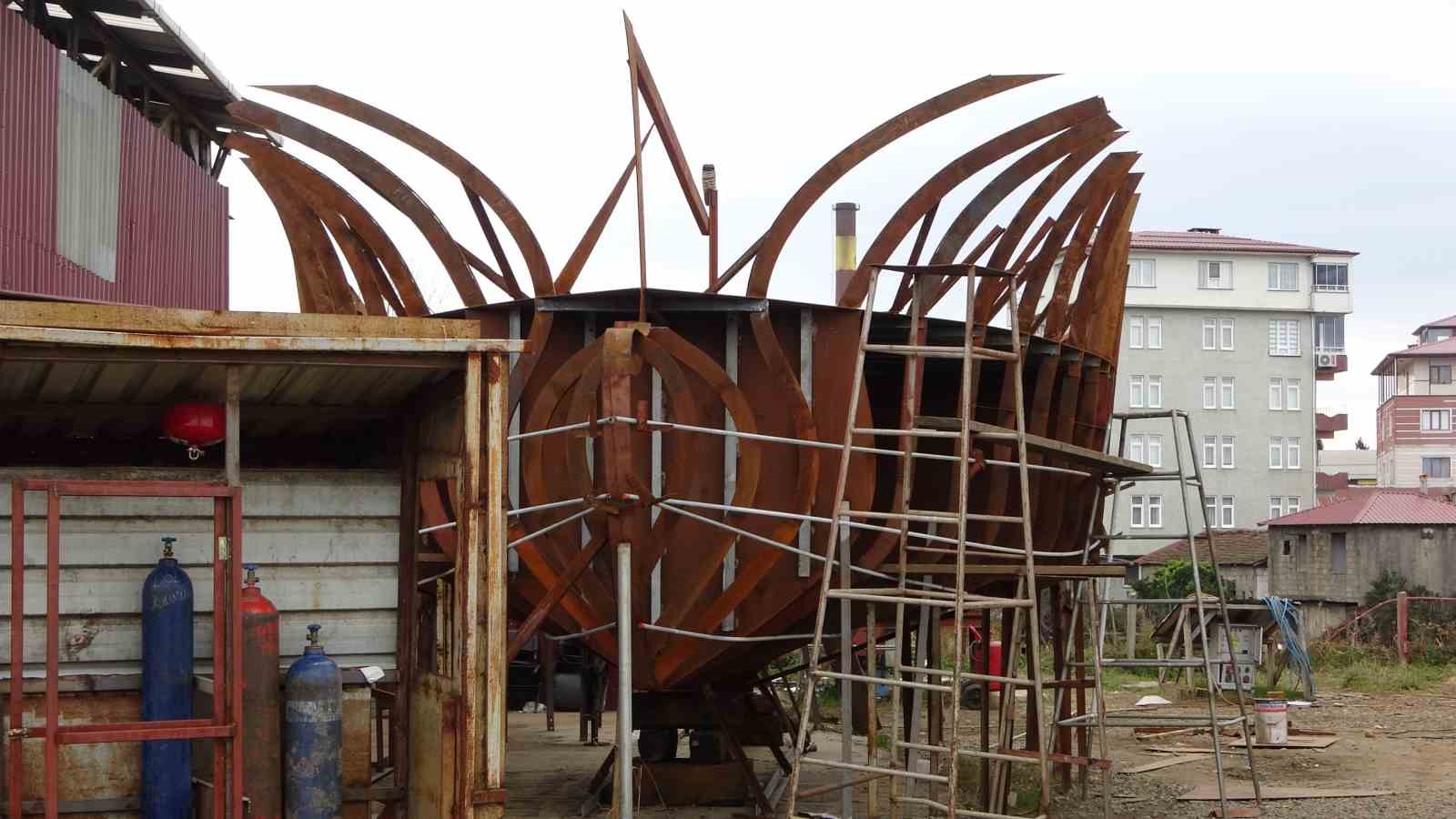 Of’tan Senegal’e balıkçı teknesi ihracatı
Of’tan Senegal’e balıkçı teknesi ihracatı