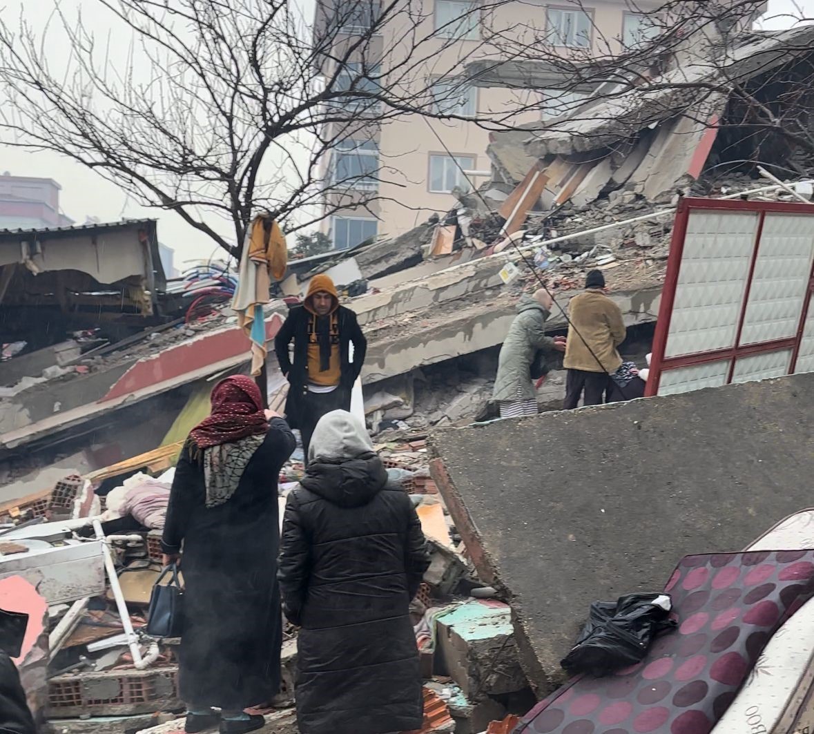 Oğlu depremde hayatını kaybetti, baba binden fazla canın kurtarılmasına öncülük etti
