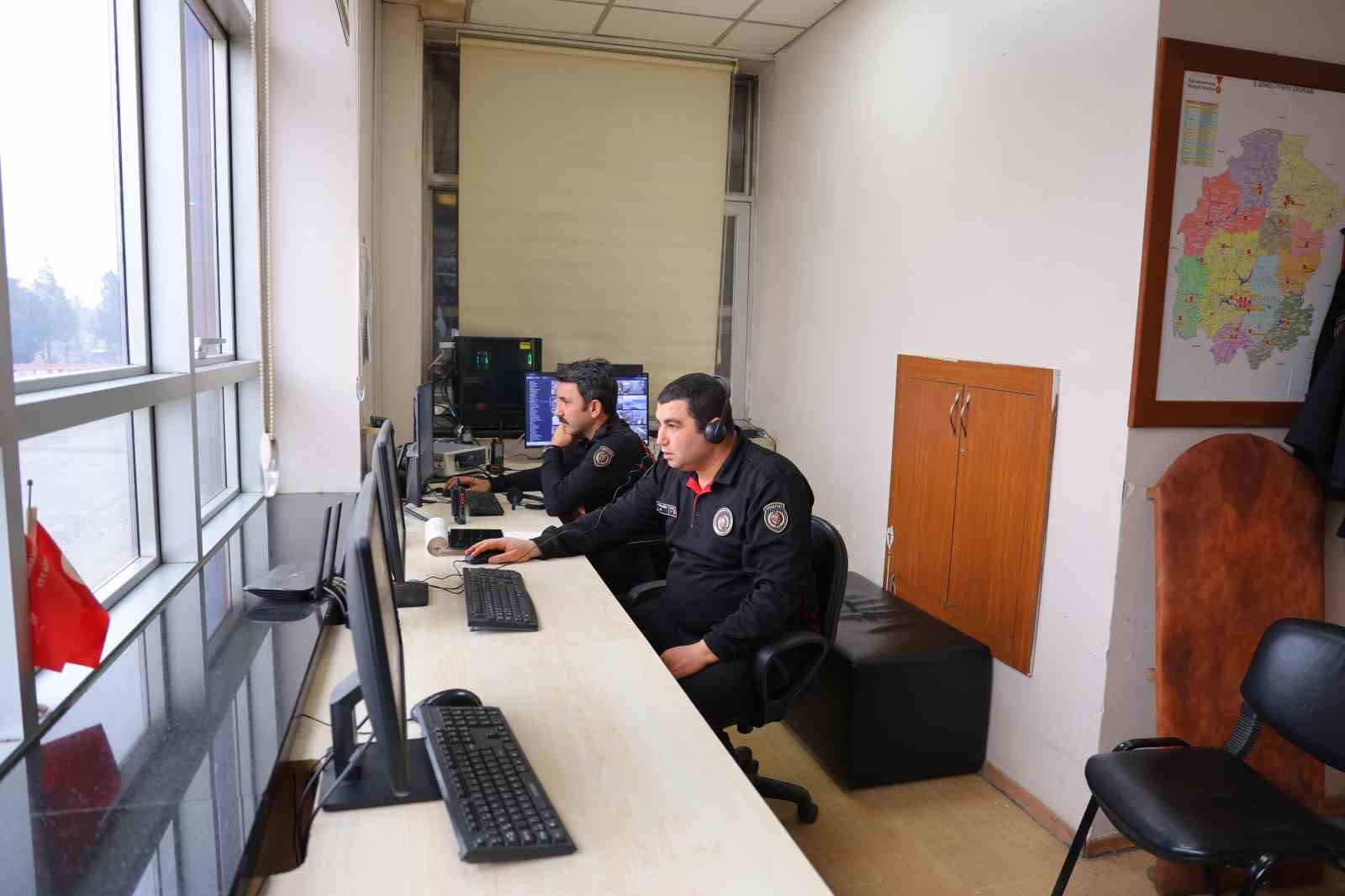 Oğlu depremde hayatını kaybetti, baba binden fazla canın kurtarılmasına öncülük etti
