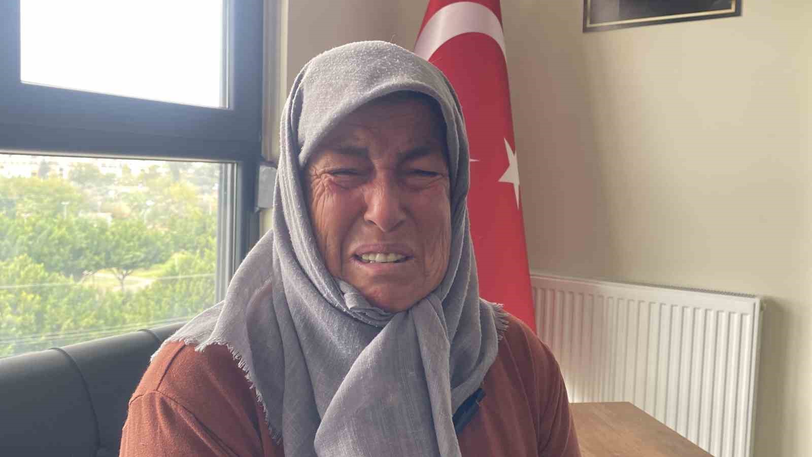 Oğlu öldürülen anne mahkemeden keşif istedi: "Yıkanırken gördüm, boynunda tırnak izleri vardı, adli tıp raporunda çıkmadı"
