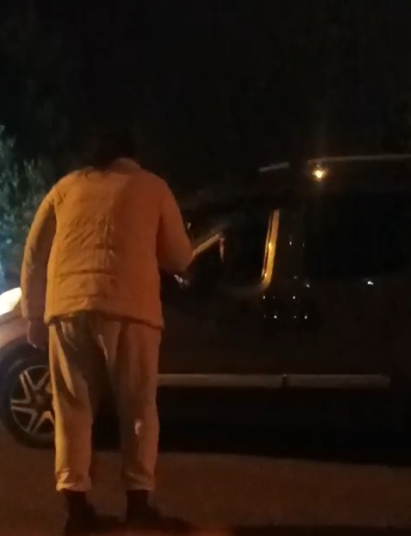 Oğlu öldürülen anne mahkemeden keşif istedi: "Yıkanırken gördüm, boynunda tırnak izleri vardı, adli tıp raporunda çıkmadı"
