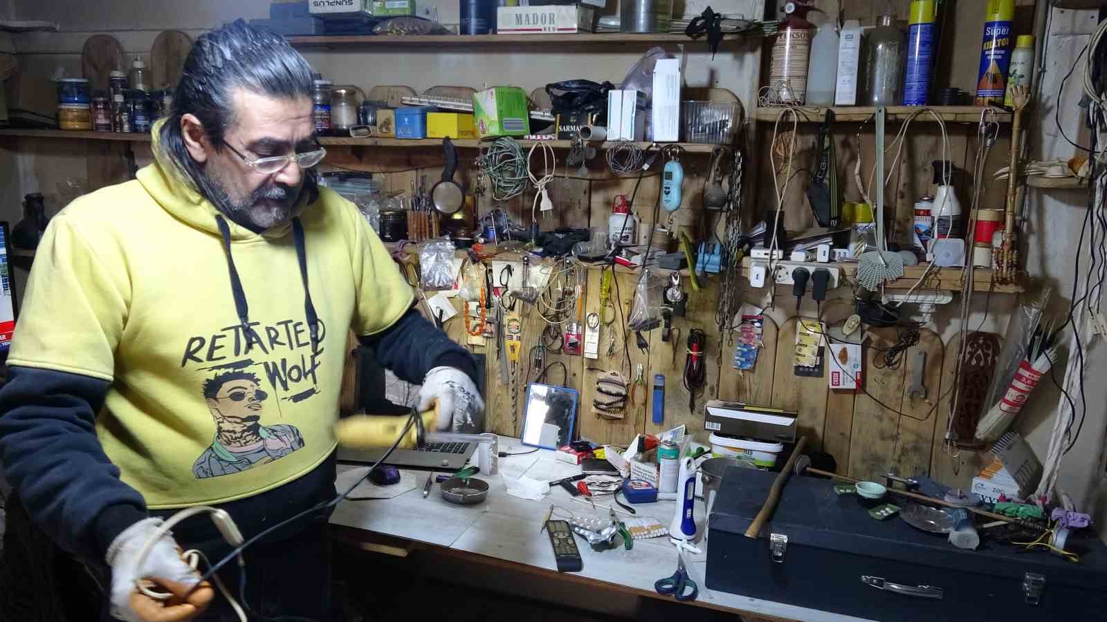 Oğluna yaptığı oyuncak 15 yıllık sanat yolculuğuna dönüştü
