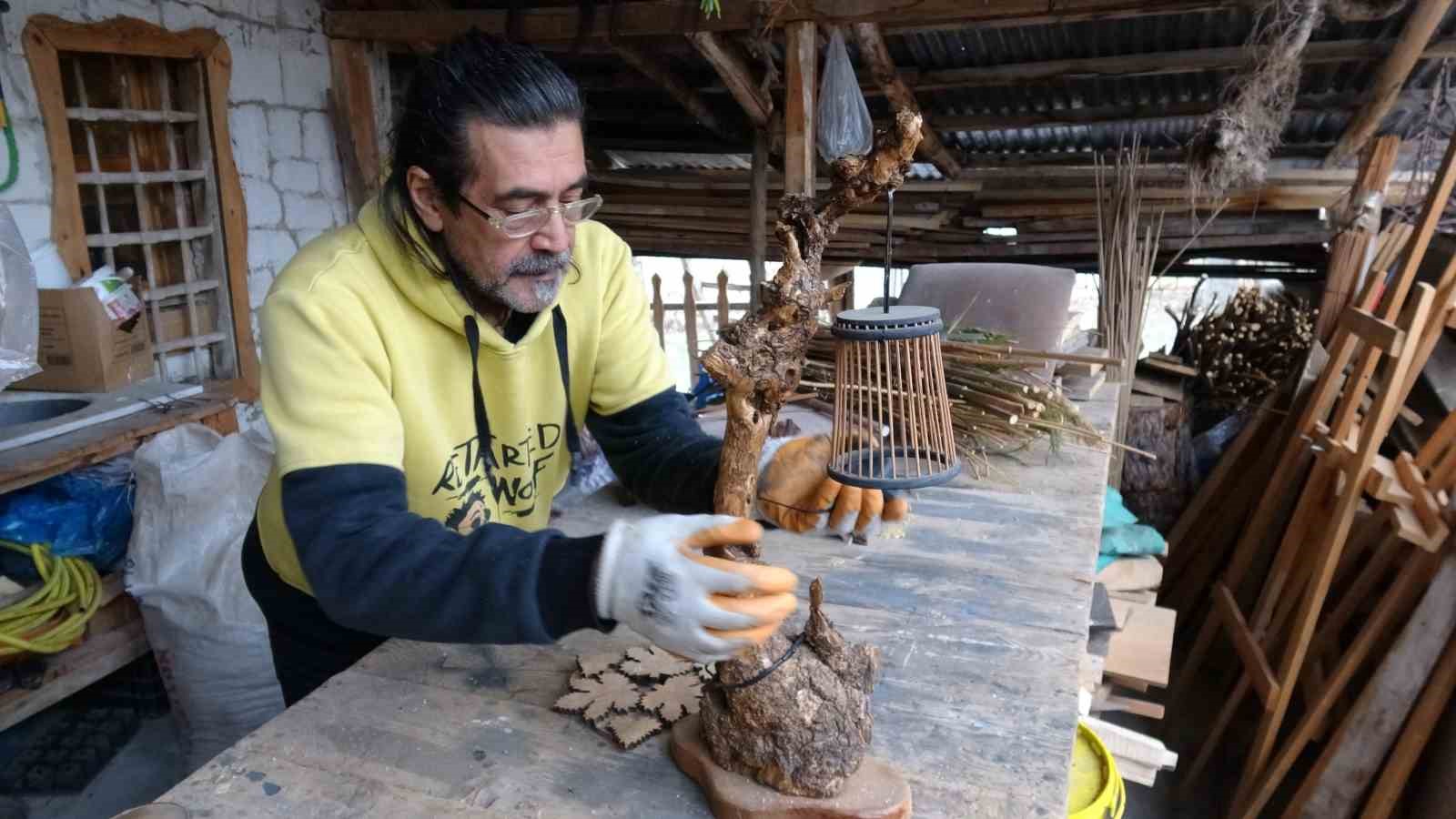 Oğluna yaptığı oyuncak 15 yıllık sanat yolculuğuna dönüştü
