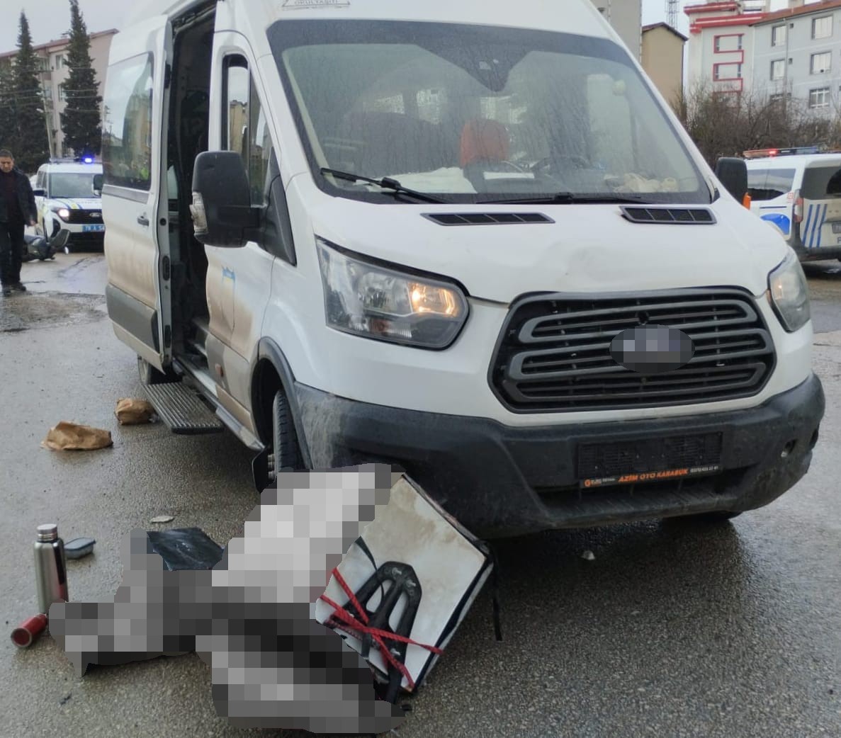 Öğrenci servisi ile çarpışan motokurye kaldırıldığı hastanede hayatını kaybetti
