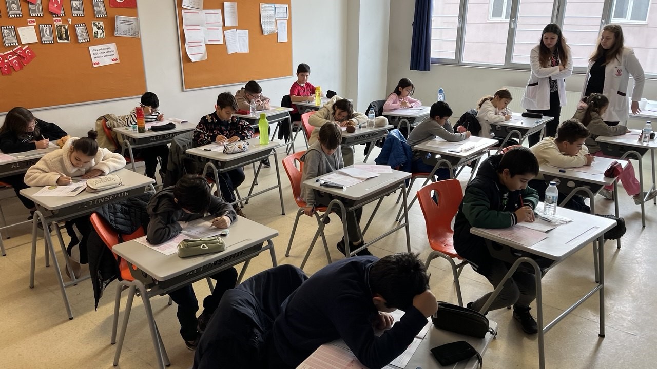 Öğrenci ve velileri sınav heyecanı sardı
