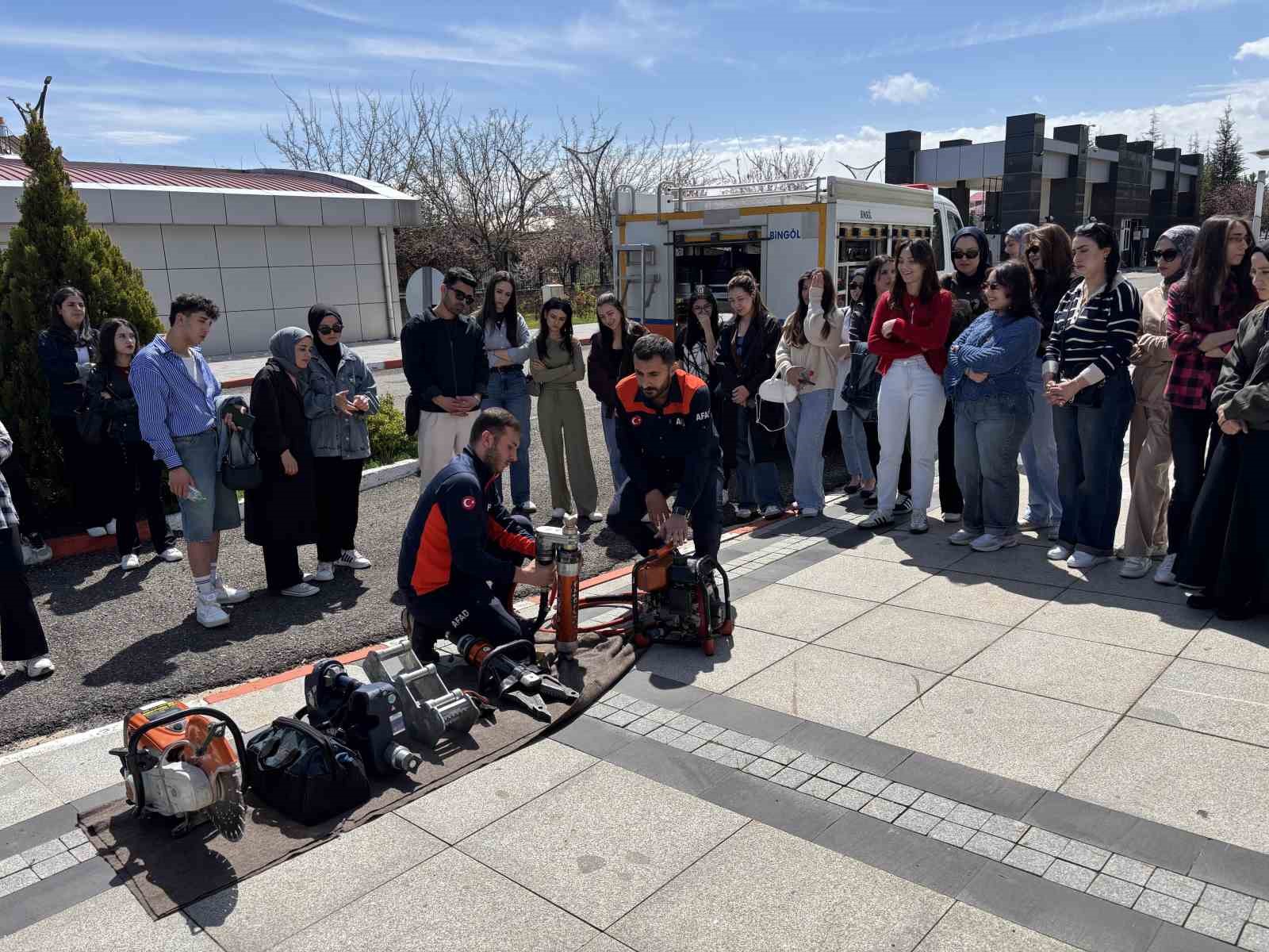 Öğrenciler AFAD gönüllülük eğitimi ile bilinçleniyor
