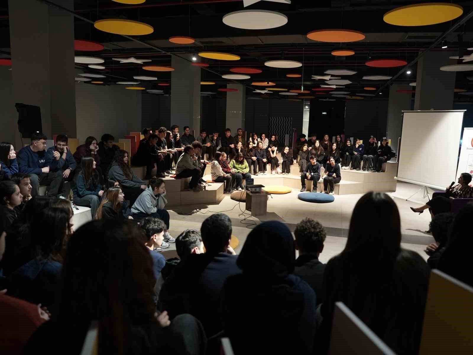 Öğrenciler akademisyenlerle buluştu
