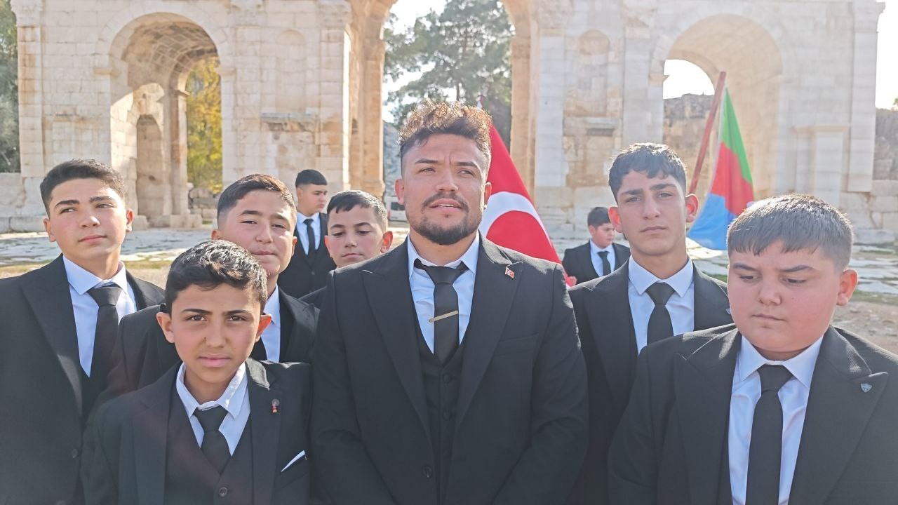 Öğrenciler Anvarza’da zeybek oynadı
