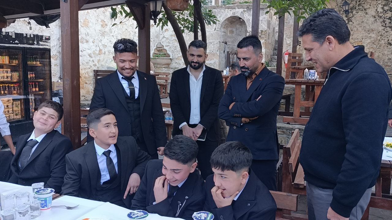 Öğrenciler Anvarza’da zeybek oynadı
