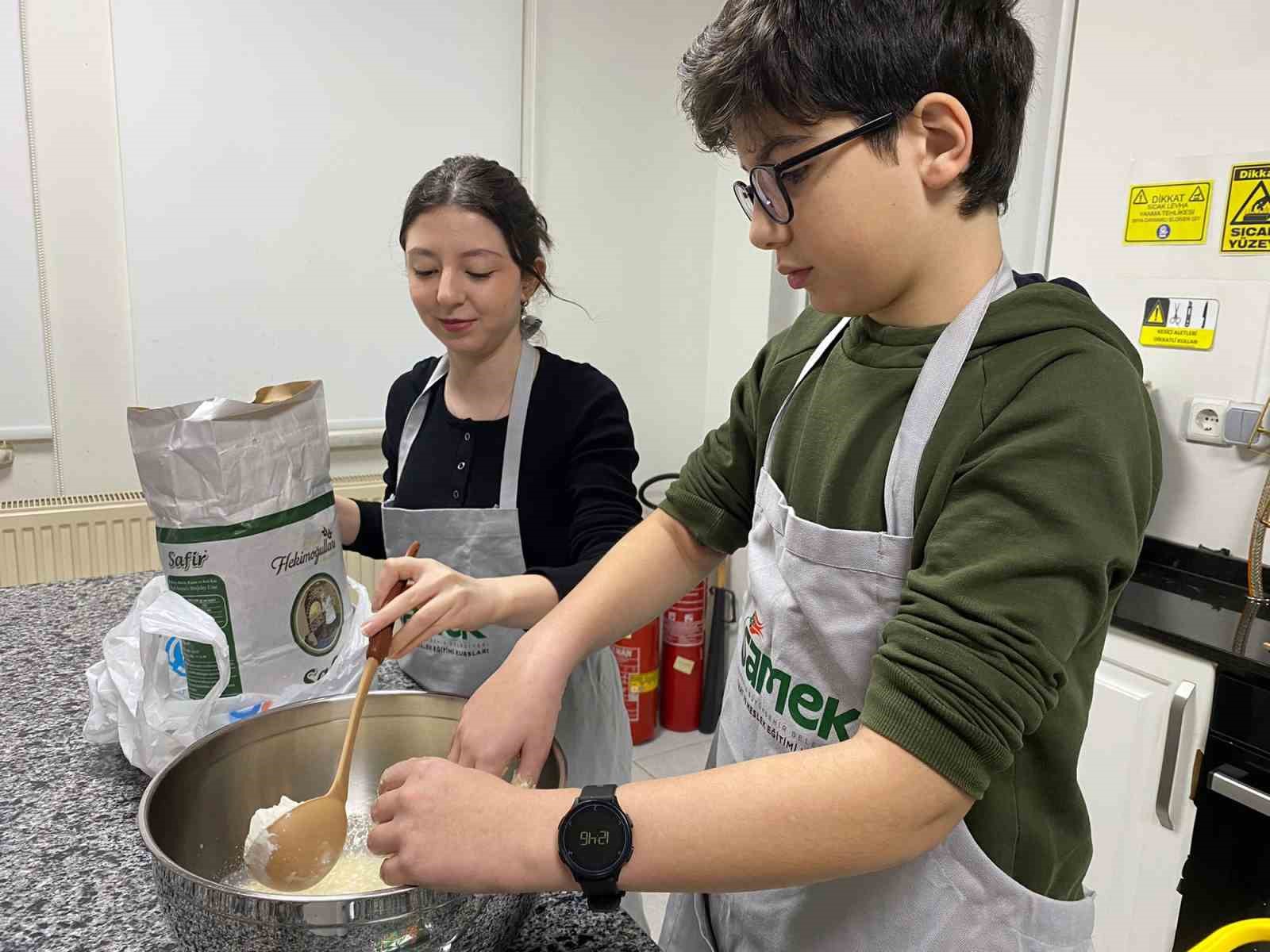 Öğrenciler ara tatilde SAMEK atölyelerinde buluştu
