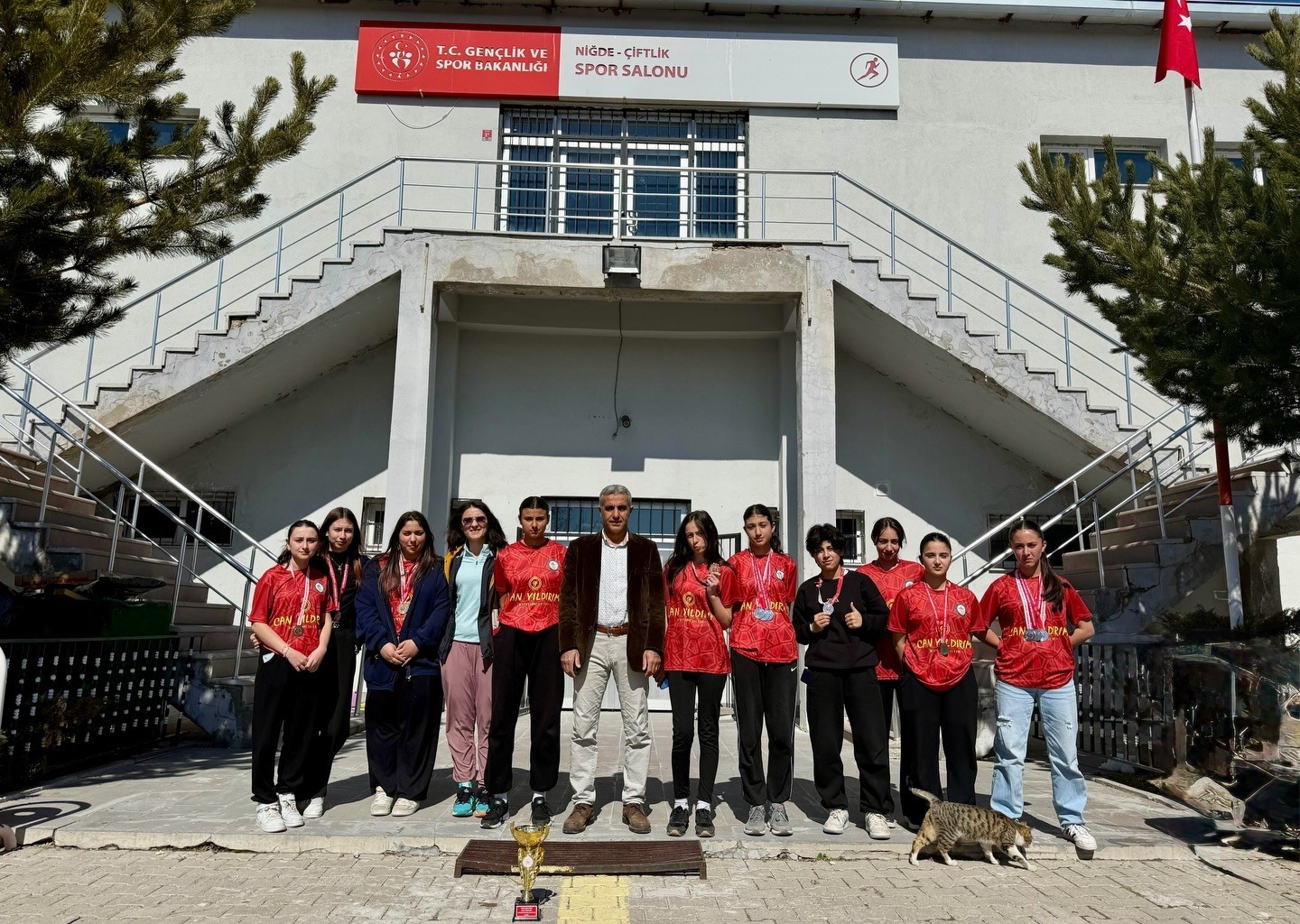 Öğrenciler atletizmde il dereceleri elde etti
