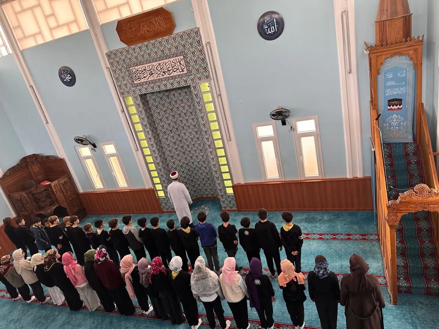 Öğrenciler camilerin tarihini yerinde öğreniyor
