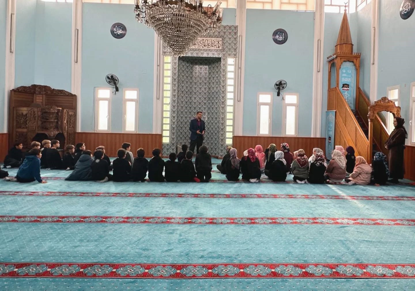 Öğrenciler camilerin tarihini yerinde öğreniyor
