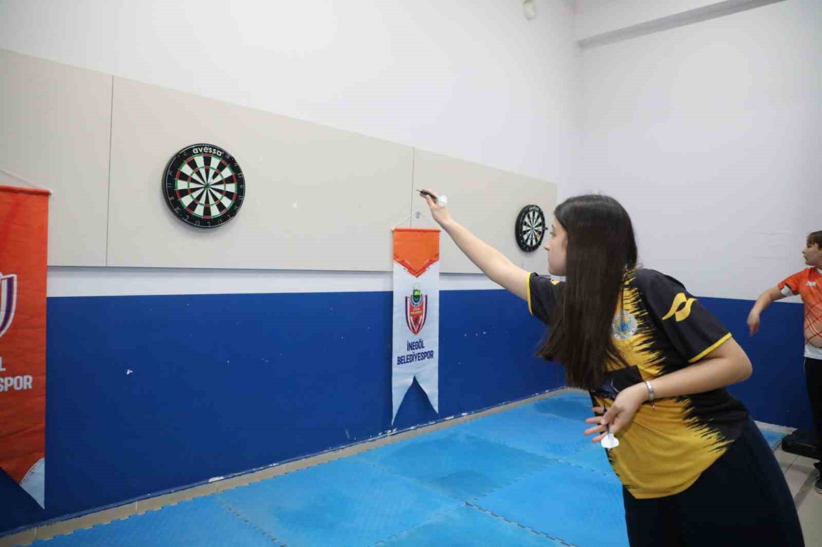 Öğrenciler dart turnuvasında kıyasıya mücadele etti
