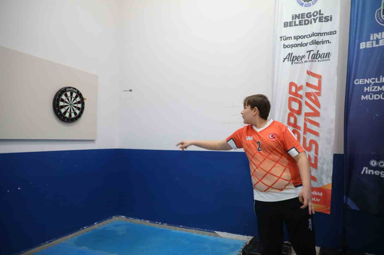 Öğrenciler dart turnuvasında kıyasıya mücadele etti
