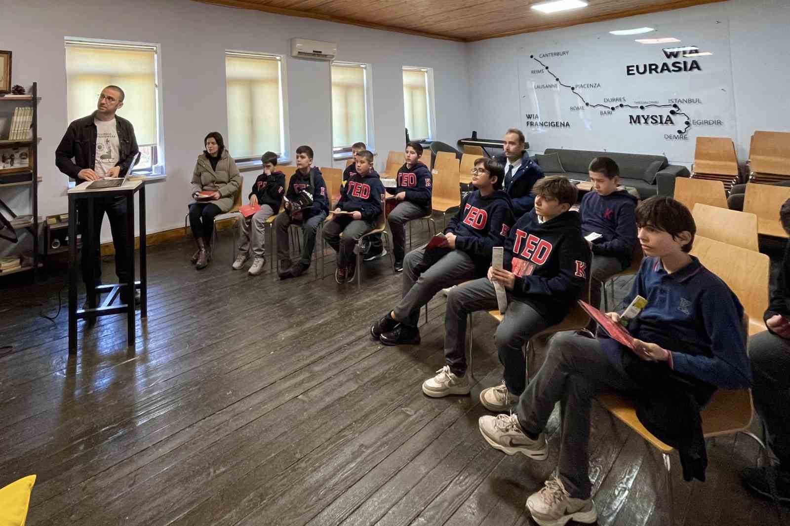 Öğrenciler Ertan Ayçetin bisikletevi’nde Mysia yolları’nı tanıdı
