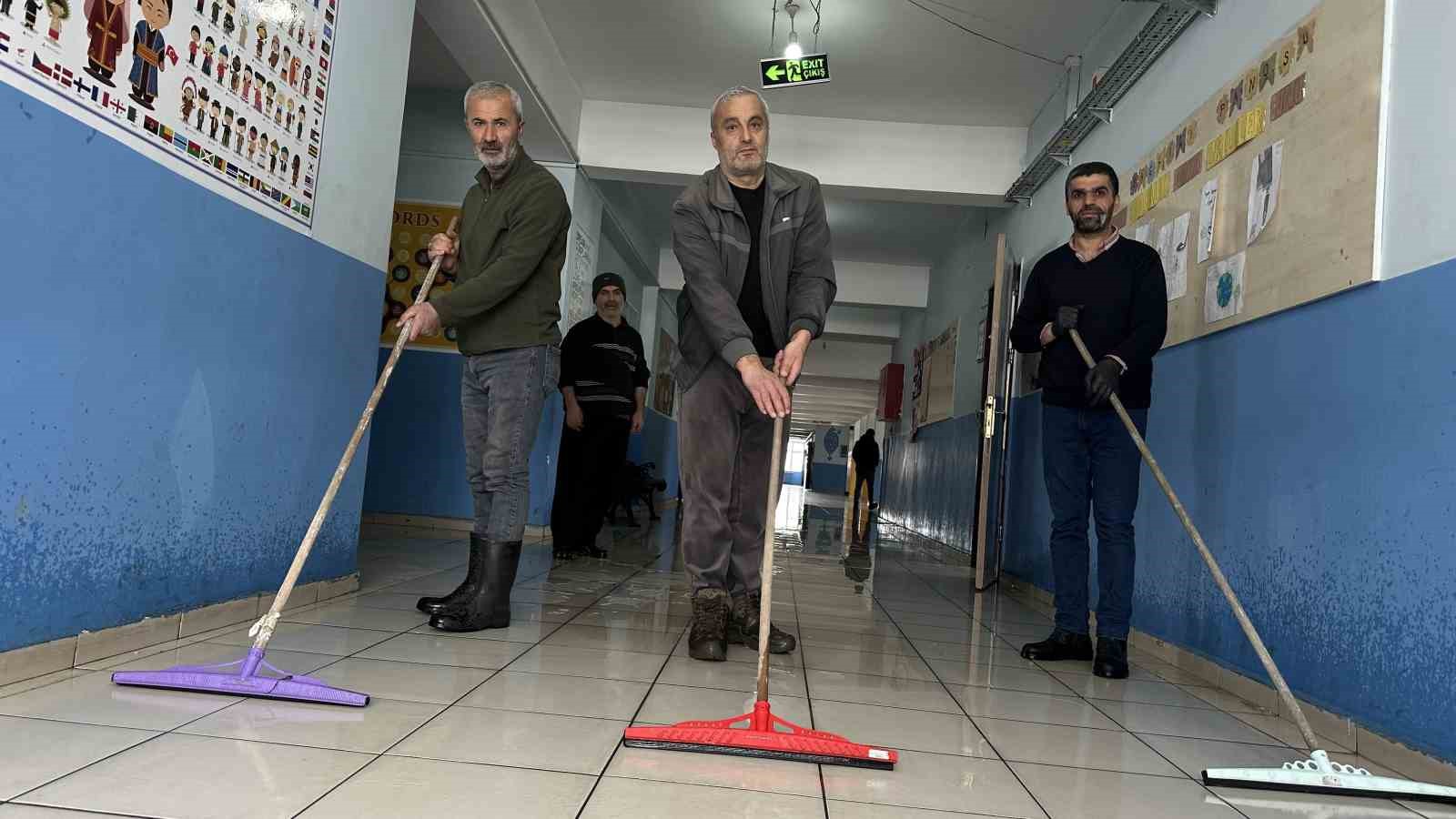 Öğrenciler gelmeden hijyen seferberliği: Yüksekova ikinci döneme hazır
