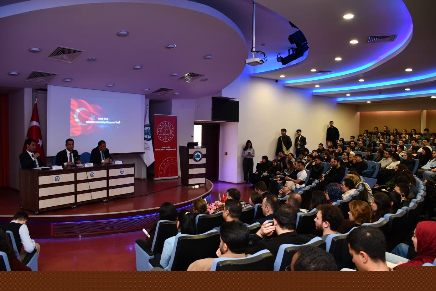 Öğrenciler İBAN dolandırıcılığı hakkında bilinçlendirildi
Öğrenciler İBAN dolandırıcılığı hakkında bilinçlendirildi