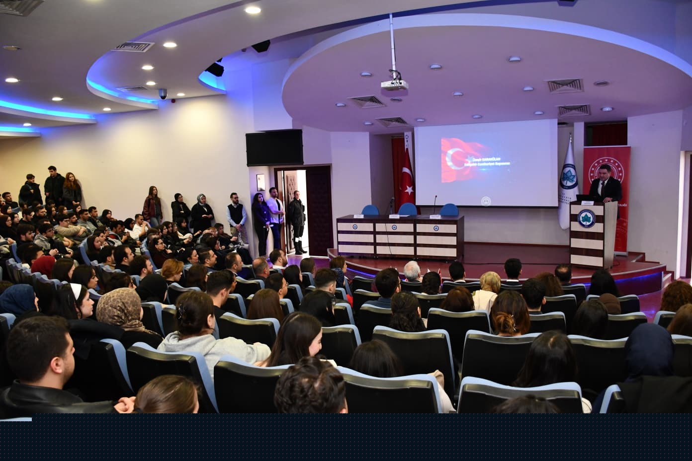 Öğrenciler İBAN dolandırıcılığı hakkında bilinçlendirildi
Öğrenciler İBAN dolandırıcılığı hakkında bilinçlendirildi