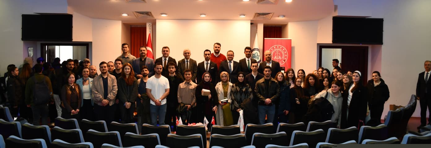 Öğrenciler İBAN dolandırıcılığı hakkında bilinçlendirildi
Öğrenciler İBAN dolandırıcılığı hakkında bilinçlendirildi