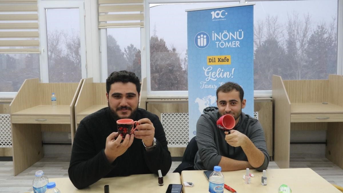 Öğrenciler kupa boyama etkinliğinde bir araya geldi
