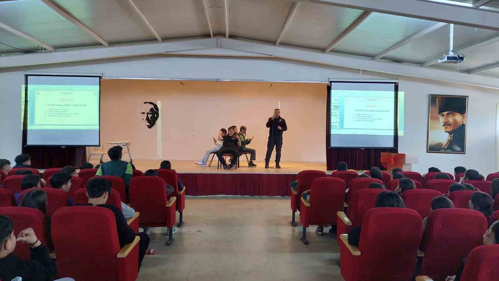 Öğrenciler polislik mesleğini yakından tanıdı
